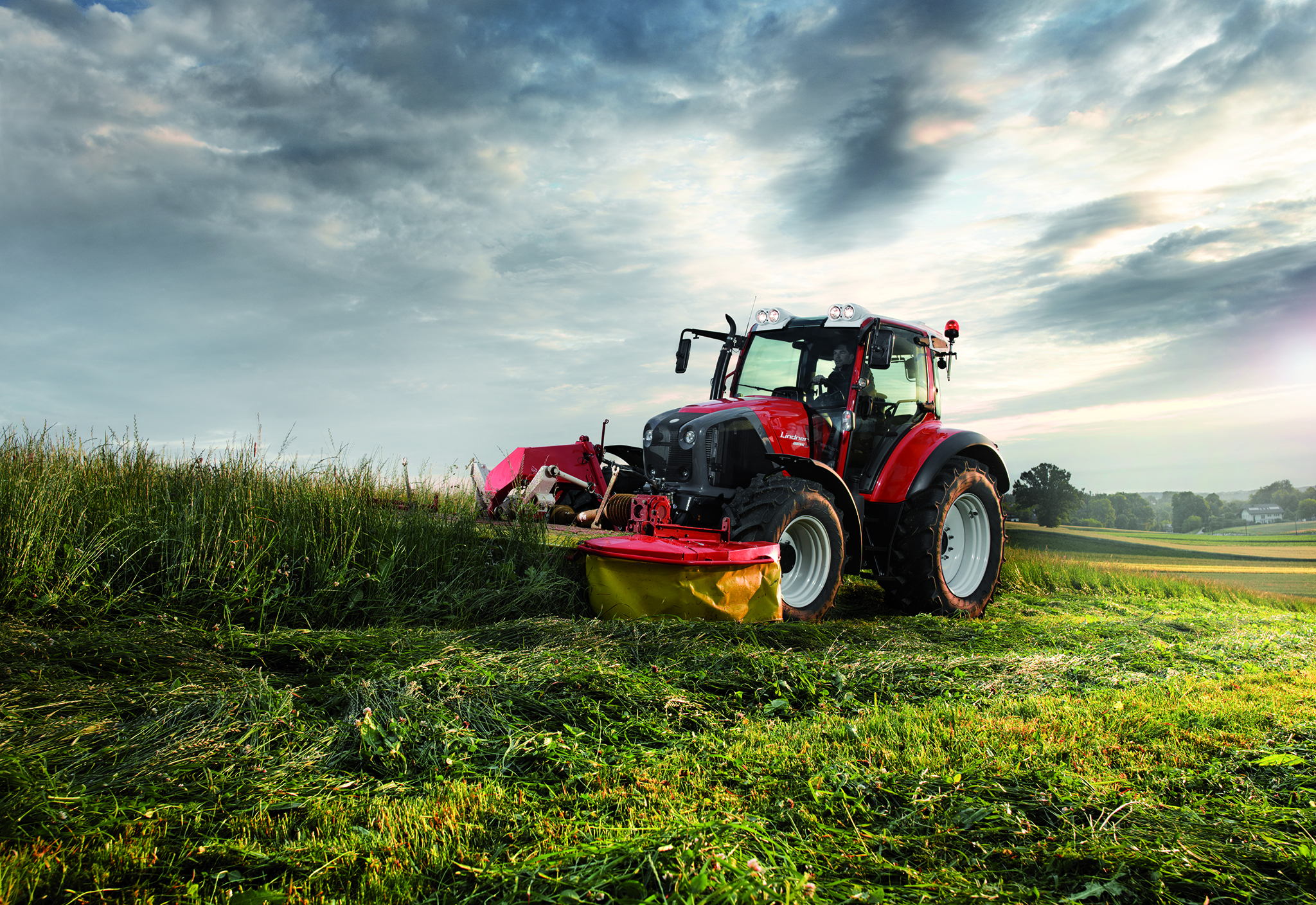Tracteur Lindner Geotrac Serie 4 en exploitation